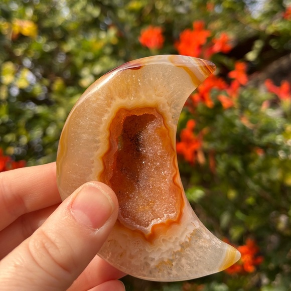 Carnelian Moon Art Home Decoration Quartz Crystal Natural Stone Rock - Picture 5 of 13